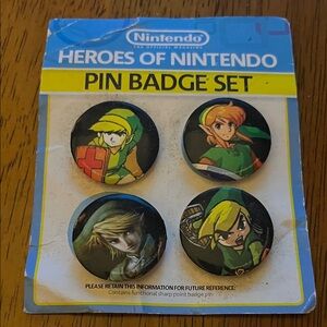 Vintage Nintendo Heroes Pin Badge Set - Green and Red